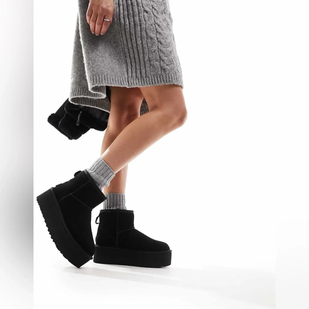 UGG Women's Classic Mini Platform Black Boots Size 8